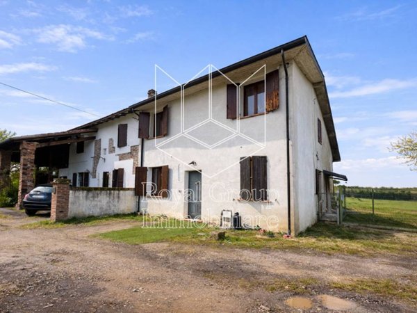 casa indipendente in vendita a Noceto in zona Borghetto