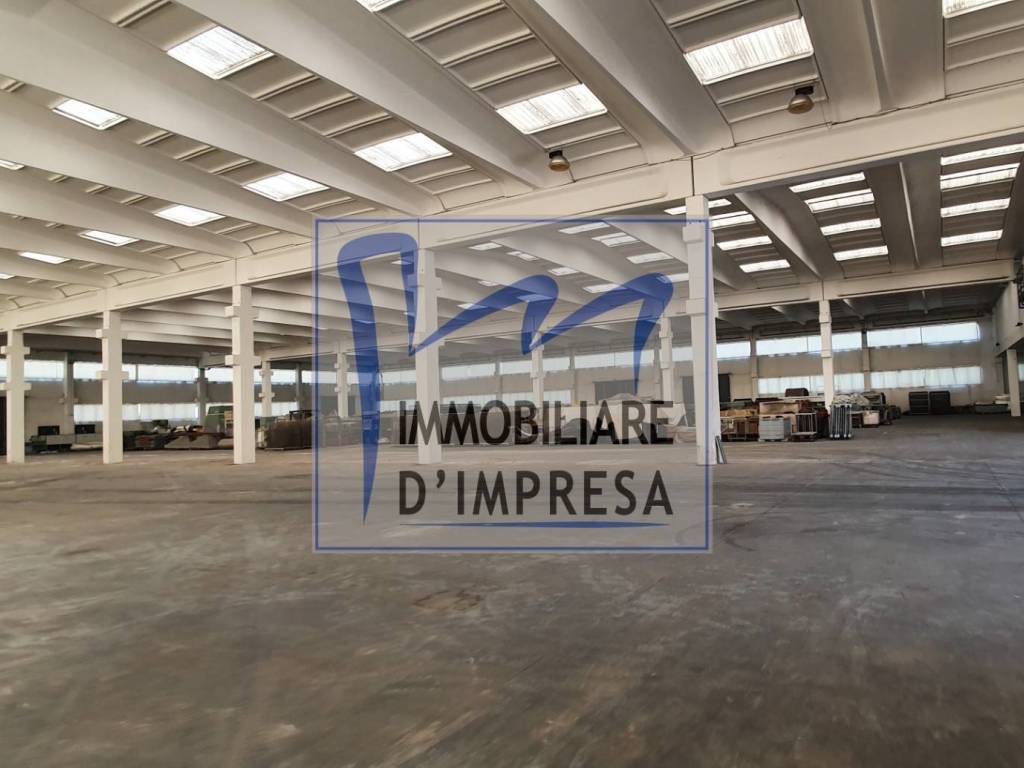 capannone in vendita a Noceto in zona Ponte Taro