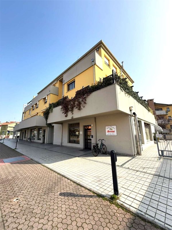 locale commerciale in vendita a Noceto