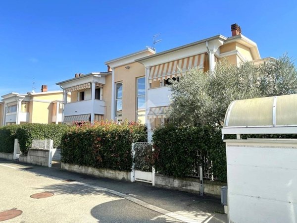 appartamento in vendita a Noceto in zona Ponte Taro