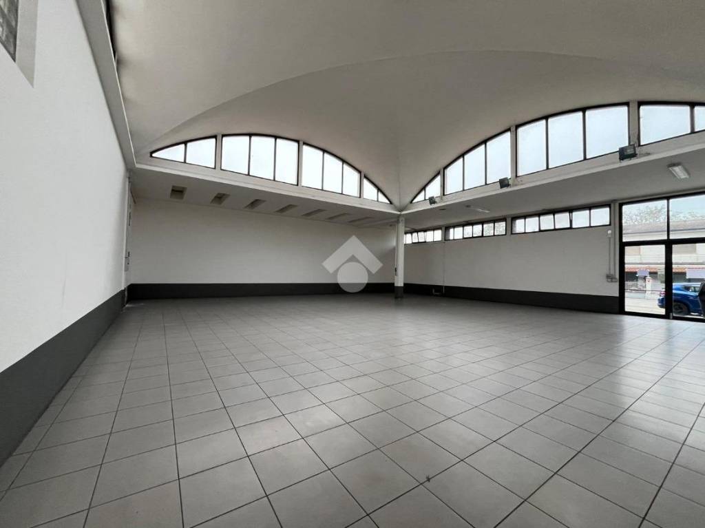 locale commerciale in vendita a Noceto