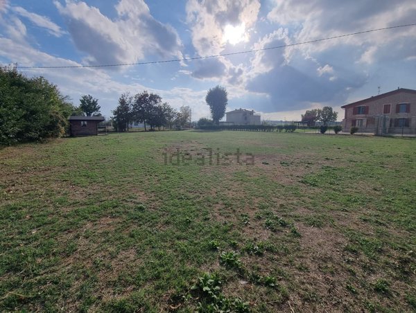 terreno edificabile in vendita a Noceto in zona Borghetto