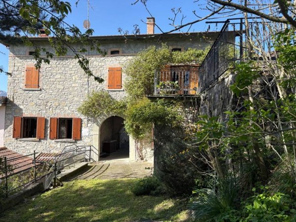 casa indipendente in vendita a Palanzano in zona Vaestano