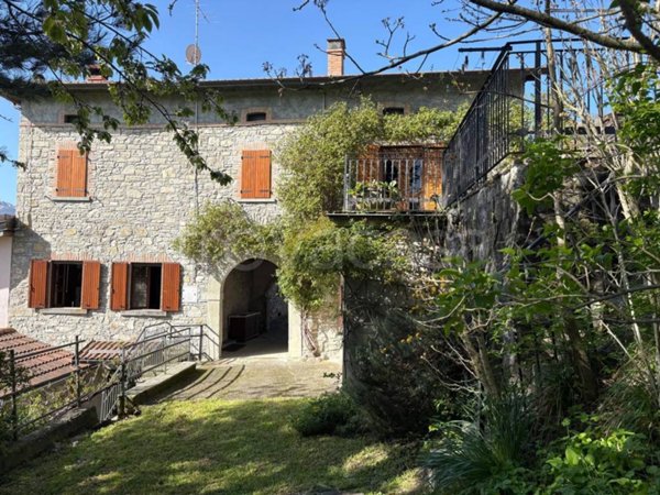 casa indipendente in vendita a Palanzano in zona Vaestano