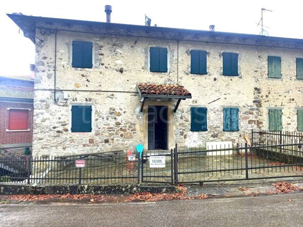 casa indipendente in vendita a Palanzano in zona Isola