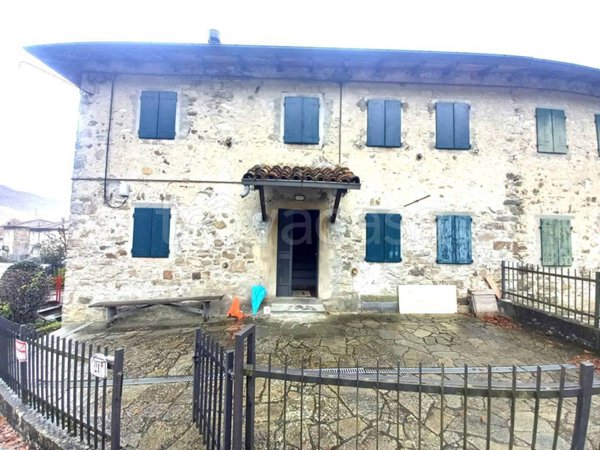 casa indipendente in vendita a Palanzano in zona Isola