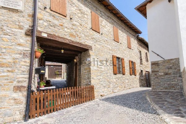 casa indipendente in vendita a Palanzano in zona Lalatta