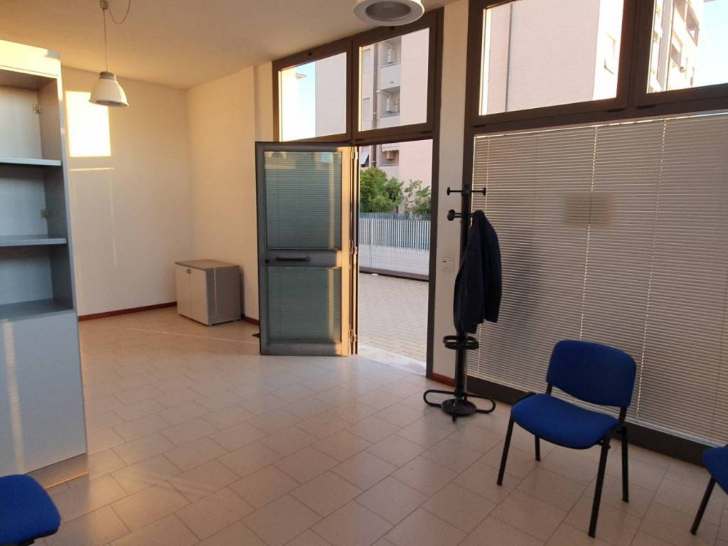 ufficio in vendita a Parma in zona Cittadella