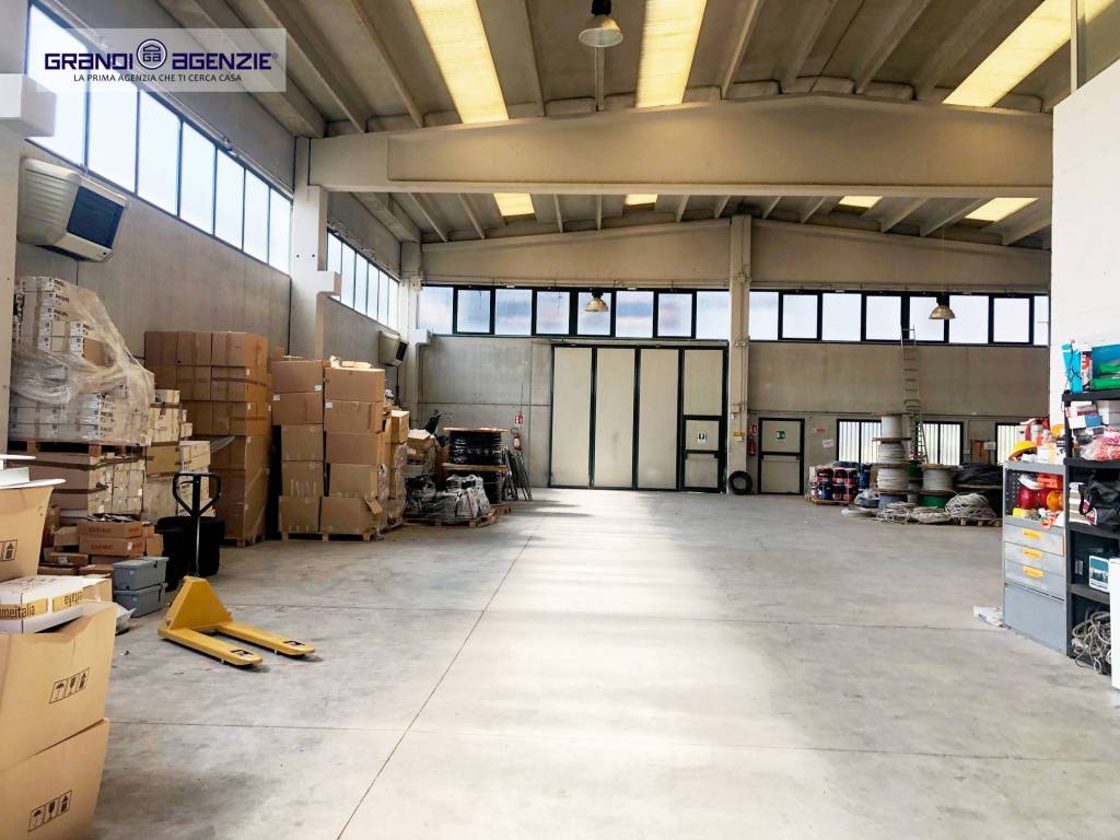 locale commerciale in vendita a Parma in zona Corcagnano