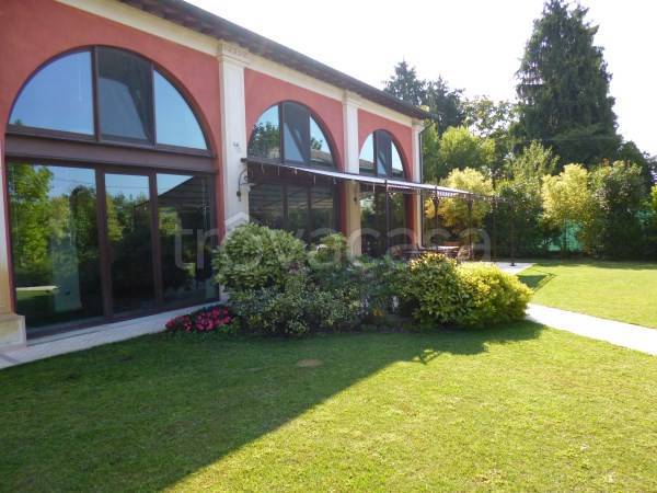 casa indipendente in vendita a Parma in zona Vigatto