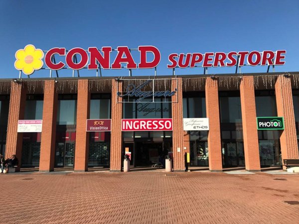 negozio in vendita a Parma in zona Montanara
