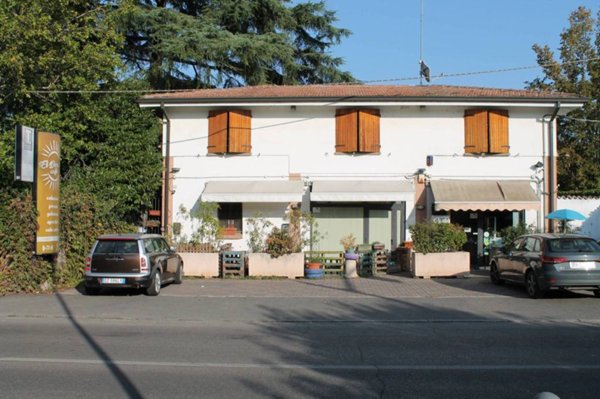 locale commerciale in vendita a Parma in zona Cittadella