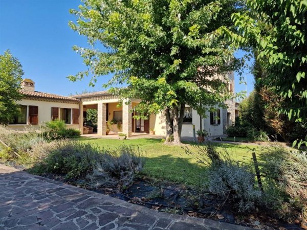 casa indipendente in vendita a Parma in zona Botteghino