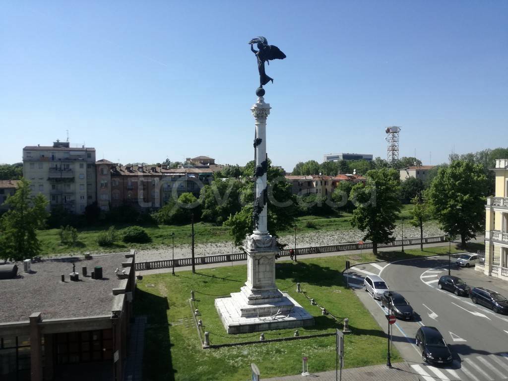 appartamento in vendita a Parma in zona Centro Storico