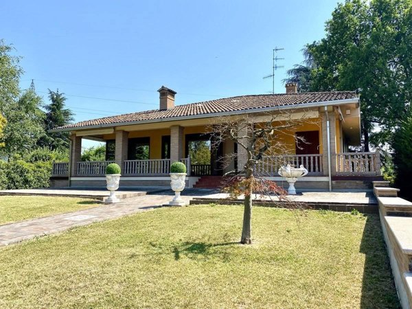 casa indipendente in vendita a Parma in zona Vicofertile