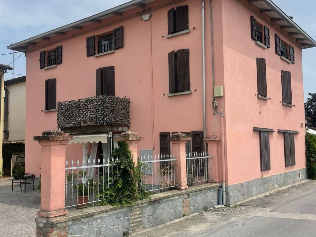 appartamento in vendita a Parma in zona Corcagnano