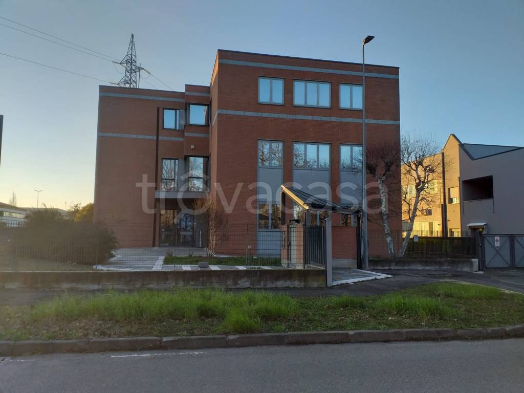 locale commerciale in vendita a Parma