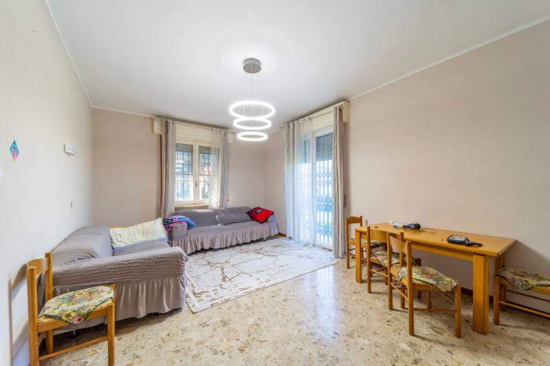 appartamento in vendita a Parma in zona Carignano