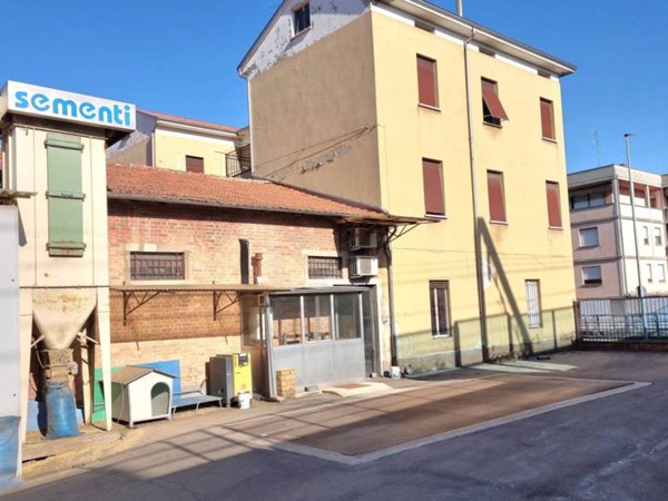 intera palazzina in vendita a Parma in zona San Leonardo