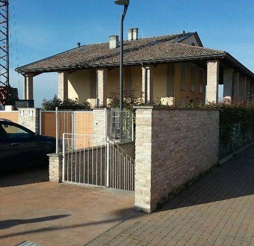 casa indipendente in vendita a Parma in zona San Leonardo