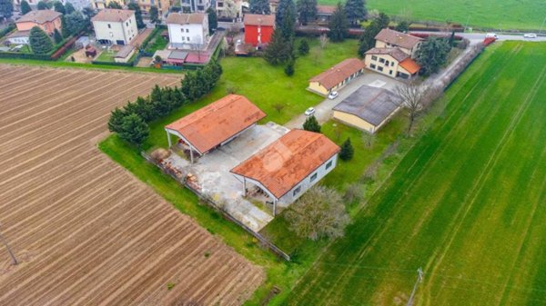 capannone in vendita a Parma in zona Vicofertile