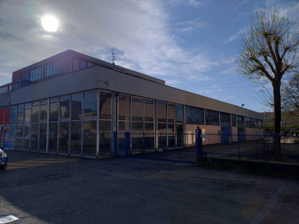 locale commerciale in vendita a Parma in zona Vicofertile