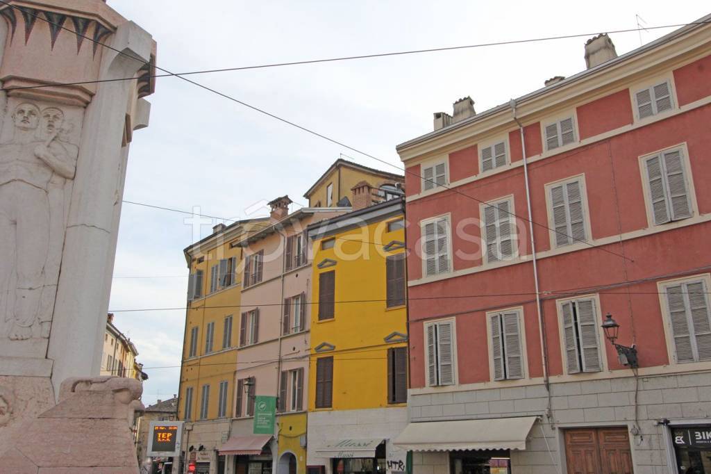 appartamento in vendita a Parma in zona Centro Storico
