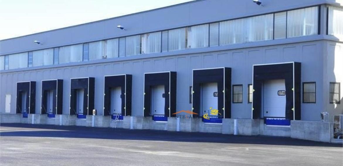 locale commerciale in vendita a Parma