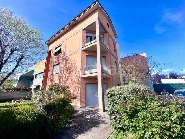 appartamento in vendita a Parma in zona Vicofertile