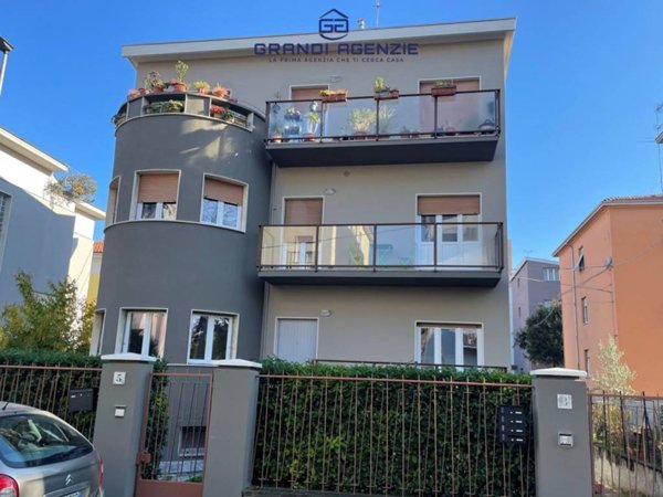 intera palazzina in vendita a Parma in zona Montanara