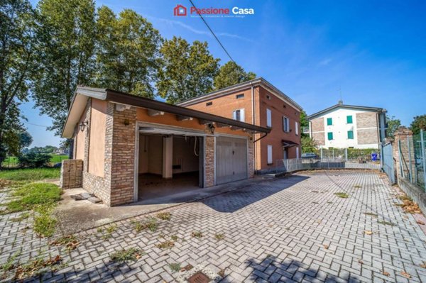 casa indipendente in vendita a Parma in zona Baganzola