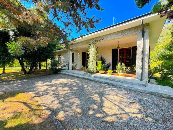 casa indipendente in vendita a Parma in zona Botteghino