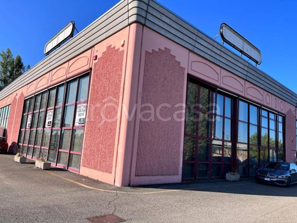 locale commerciale in vendita a Parma in zona Gaione