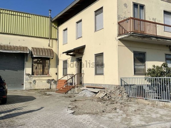 capannone in vendita a Parma