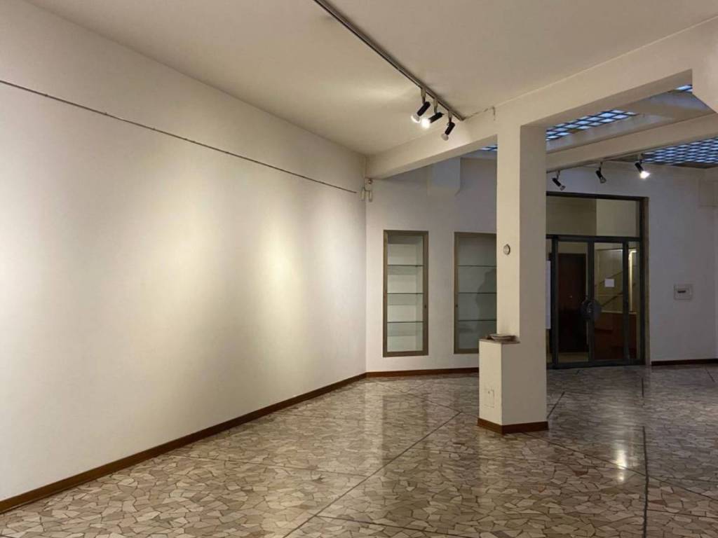 negozio in vendita a Parma in zona Centro Storico