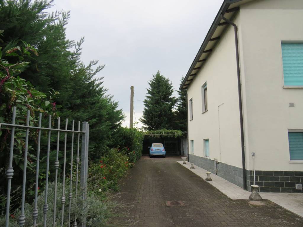 casa indipendente in vendita a Parma in zona Botteghino