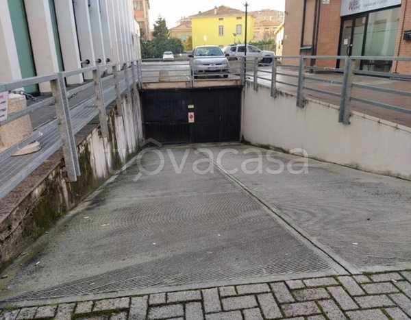 locale commerciale in vendita a Parma in zona Pablo