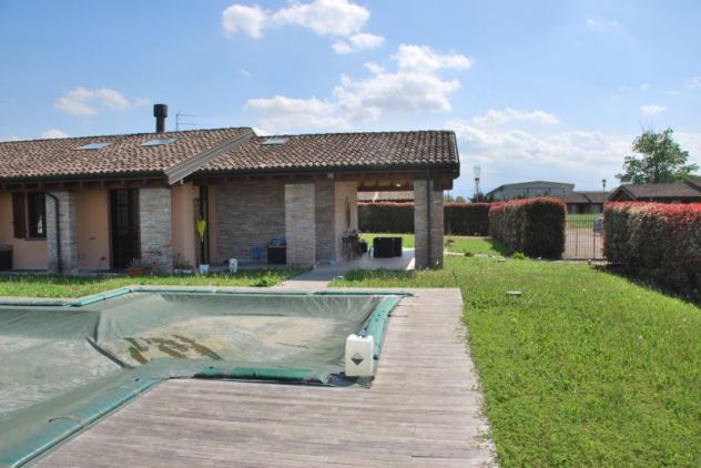 casa indipendente in vendita a Parma