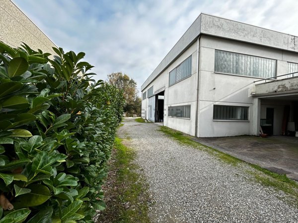 locale di sgombero in vendita a Parma in zona Gaione