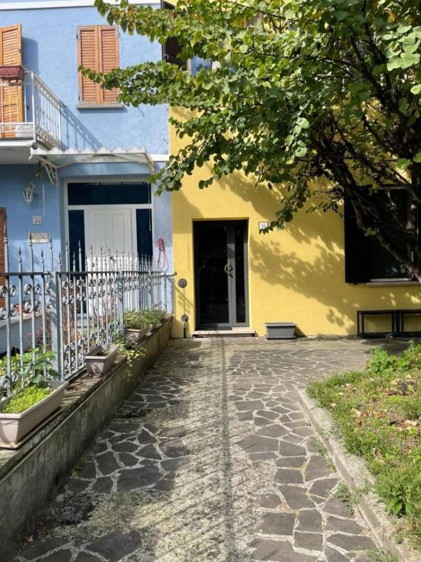 casa indipendente in vendita a Parma in zona San Leonardo