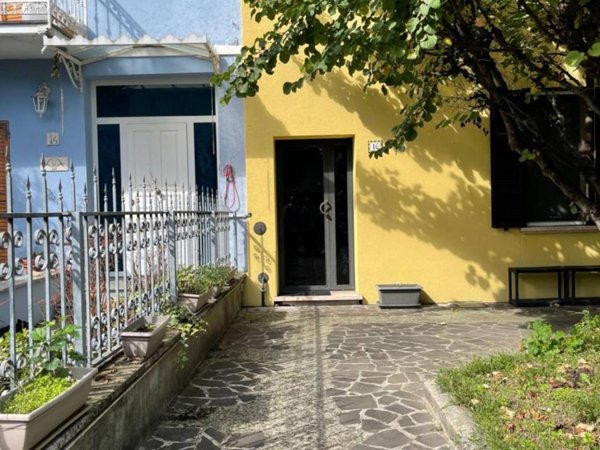 casa indipendente in vendita a Parma in zona San Leonardo