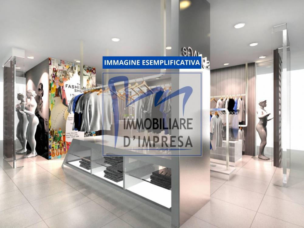 locale commerciale in vendita a Parma in zona Centro Storico