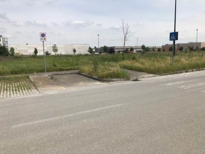 terreno edificabile in vendita a Parma in zona Quartiere Spip