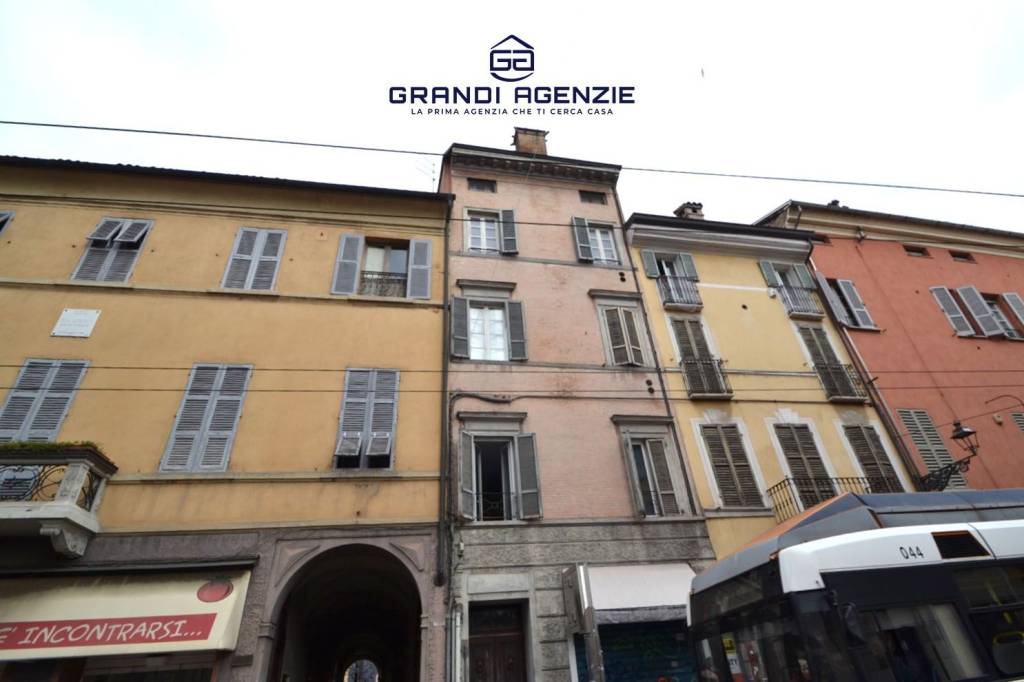 appartamento in vendita a Parma in zona Centro Storico