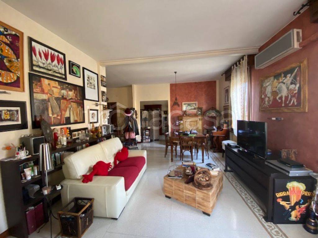 appartamento in vendita a Parma in zona Oltretorrente