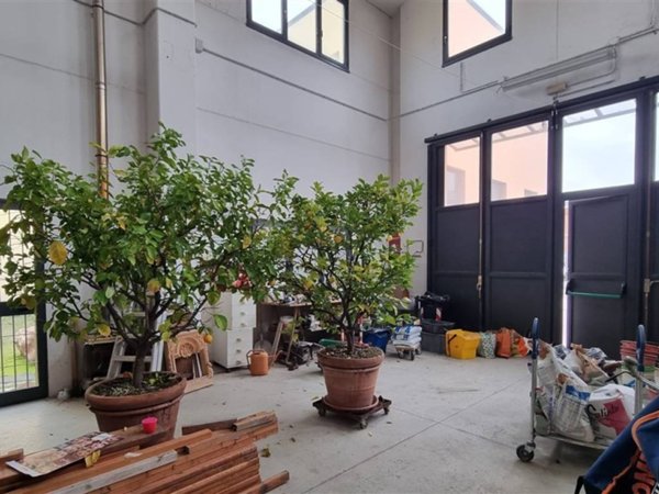 locale commerciale in vendita a Parma in zona Corcagnano