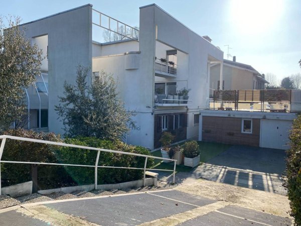 casa indipendente in vendita a Parma in zona Vicofertile