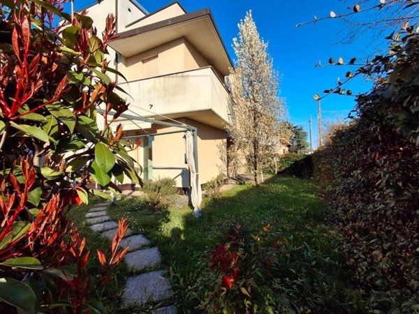 casa indipendente in vendita a Parma in zona Vicofertile