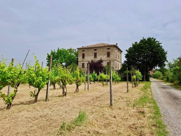 casa indipendente in vendita a Parma in zona Vicofertile