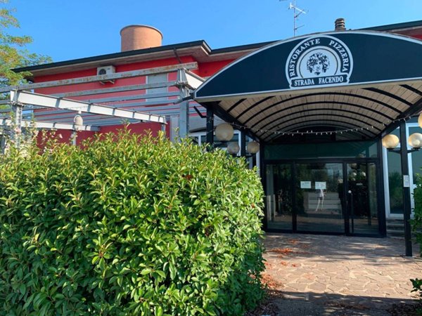 negozio in vendita a Parma in zona Cittadella